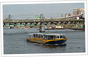 Sumida-Fluss und Suijjo-Bus