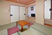Chambre japonaise 6 tatami (salle de bain commune)